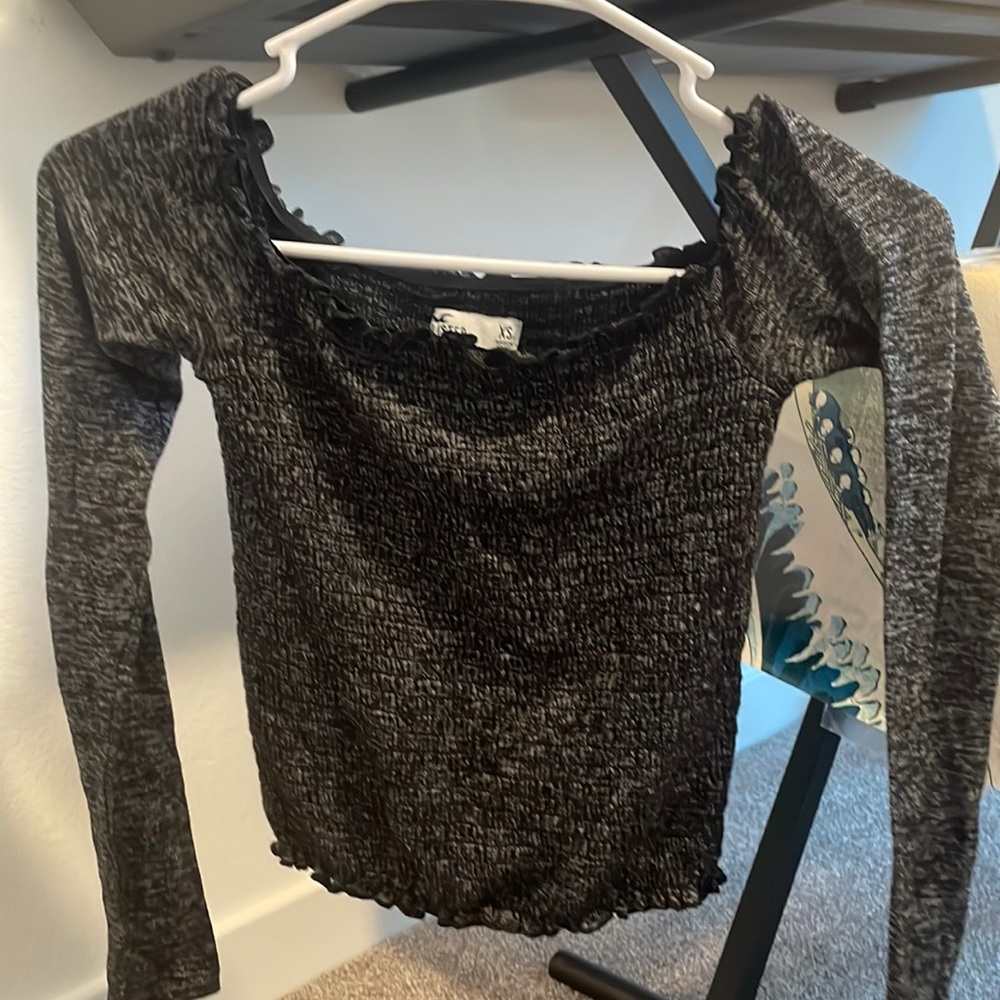 Off the shoulder long sleeve crop top